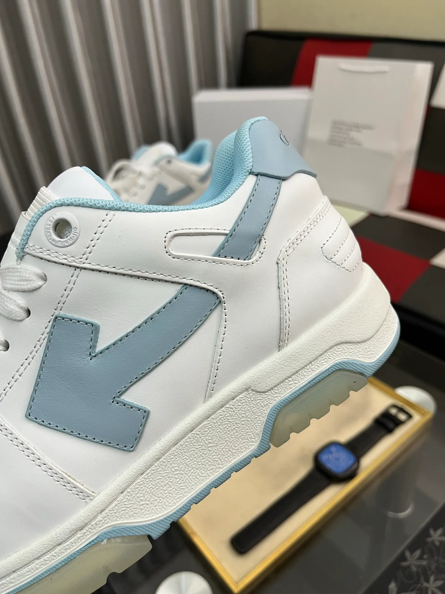 Men's shoes 💰600⌚️⌚️ OFF-White C/O VirGil Abloh fashionable and versatile casual shoes. Exclusive first release of the new model. Made of environmentally friendly cowhide leather and mesh fabric upper material. The insole is embedded with foam cushioning EVA material. The correct midsole is equipped with EVA lightweight cushioning. External tooth nail rubber outsole. The correct accessories can be customized simultaneously. Women's model: 35-40 Men's model: 39-45